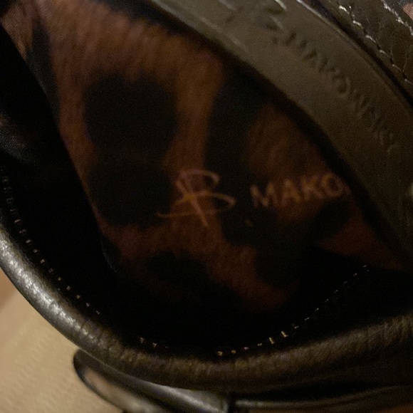 B. Makowsky vintage metallic silver crossbody bag with leopard print lining - Picture 8 of 10